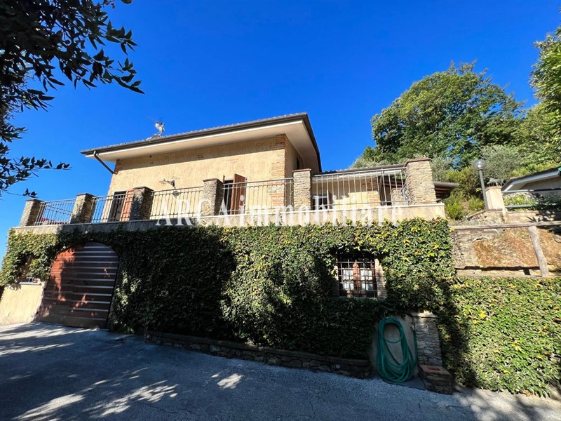 Villa in Vendita a Pietrasanta, 900'000€, 140 m²