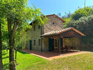 Casa di corte in Vendita a Camaiore, zona Valpromaro, 360'000&euro;, 120 m², arredato