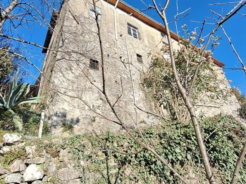 Casa Semi Indipendente in Vendita a Pescaglia, zona Villa Roggio, 45'000€, 55 m²