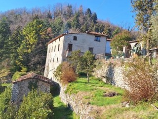 Casa Semi Indipendente in Vendita a Pescaglia, zona Villa Roggio, 45'000€, 55 m²