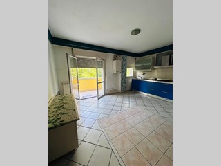 Quadrilocale in Vendita a Villafranca in Lunigiana, 90'000€, 80 m², arredato