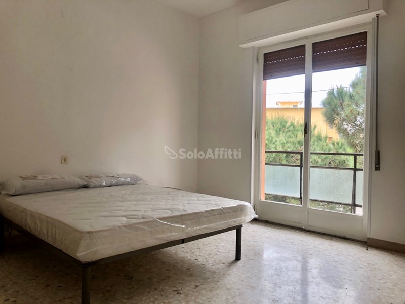 Stanza in Affitto a Catanzaro, zona Giardini - San Leonardo, 200&euro;, 140 m², arredato