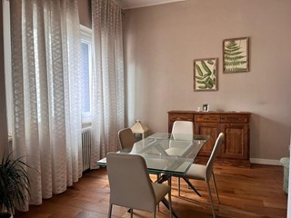 Villa bifamiliare in Vendita a Cecina, 490'000€, 185 m², arredato, con Box