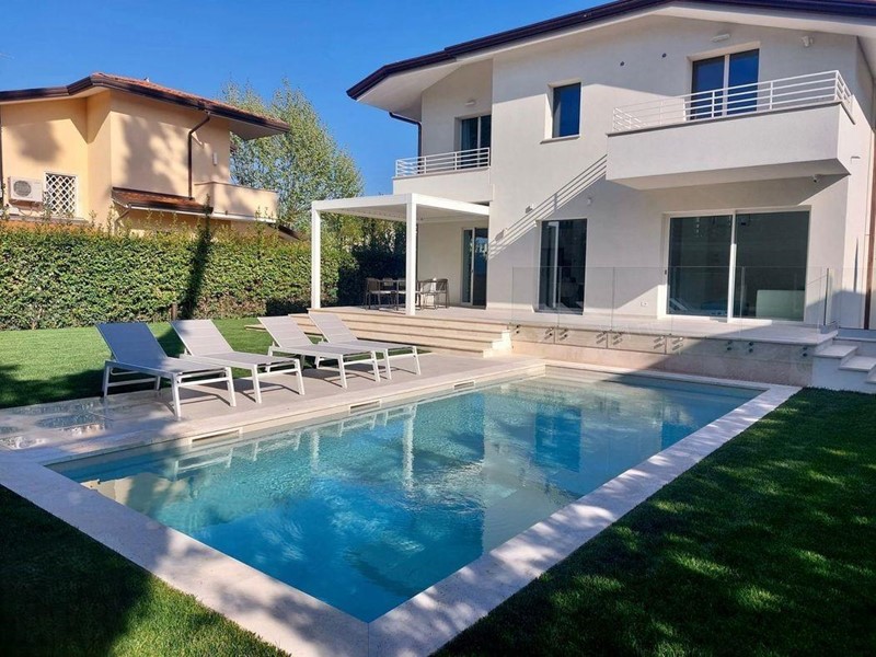 Villa in Vendita a Pietrasanta, zona Fiumetto, 2'700'000€, 250 m², arredato