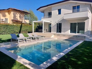 Villa in Vendita a Pietrasanta, zona Fiumetto, 2'700'000€, 250 m², arredato
