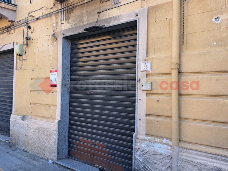 Negozio in Vendita a Reggio Calabria, 60'000€, 65 m²