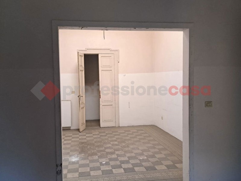 Ufficio in Affitto a Reggio Calabria, 5'000€, 400 m²