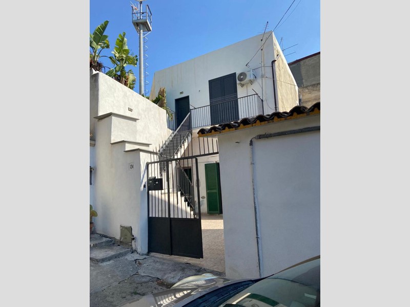 Bilocale in Vendita a Sant'Agata li Battiati, 80'000€, 55 m², arredato