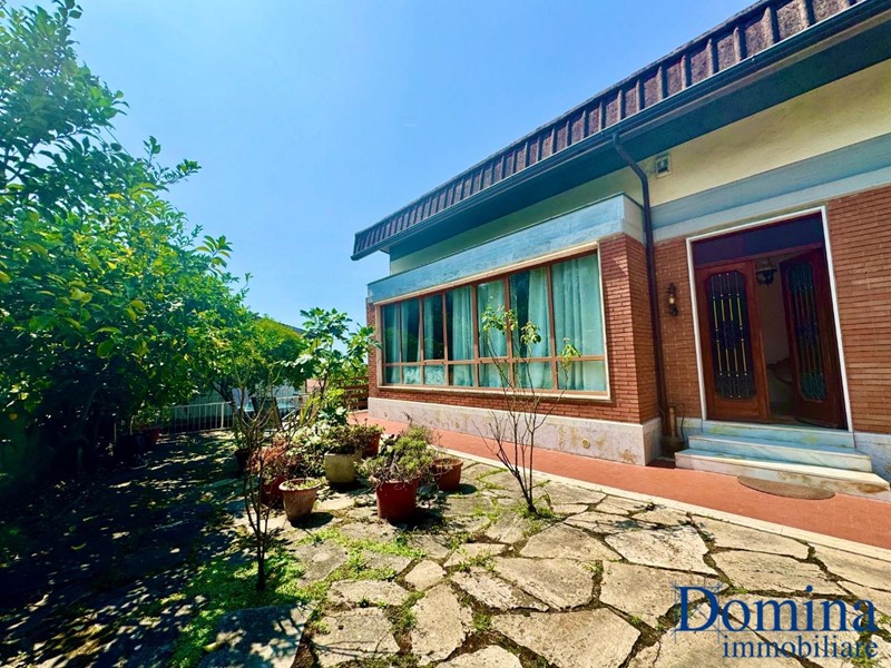 Villa in Vendita a Massa, 520'000&euro;, 250 m²