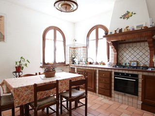Casale in Vendita a Capannori, zona Est, 590'000&euro;, 180 m²