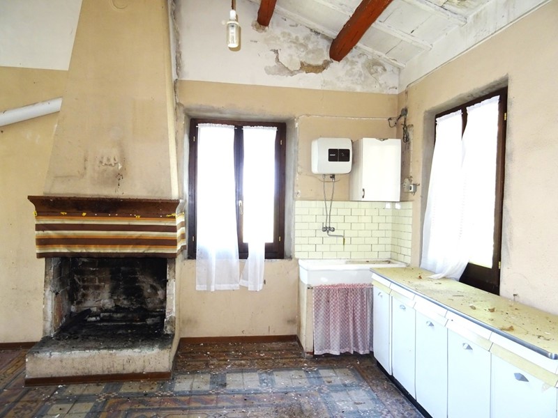 Casa Indipendente in Vendita a Ostra Vetere, 50'000€, 105 m²