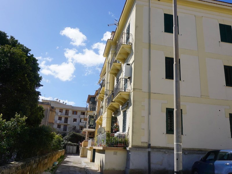 Appartamento in Vendita a Castelvetrano, zona Centro Storico, 26'000€, 95 m²