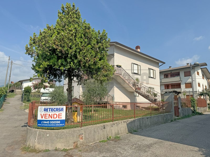 Appartamento in Vendita a Cornedo Vicentino, 129'000€, 171 m², con Box