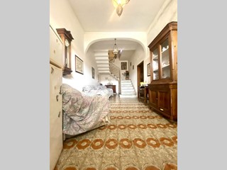 Casa Indipendente in Vendita a Carrara, zona Fossone, 280'000€, 300 m², con Box