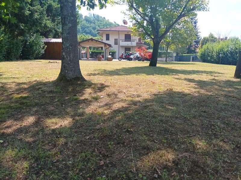 Villa bifamiliare in Vendita a Camaiore, zona Vado, 850'000&euro;, 140 m², arredato