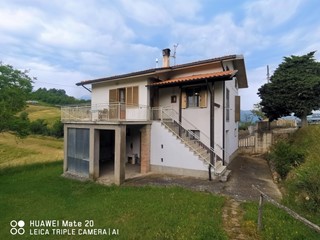 Casa Indipendente in Vendita a Penna Sant'Andrea, 85'000€, 97 m², arredato