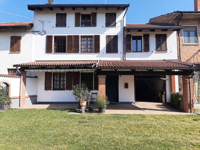 Casa Indipendente in Vendita a Quattordio, zona Serra, 119'000€, 140 m²