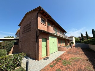 Quadrilocale in Vendita a Terricciola, zona Selvatelle, 195'000€, 80 m², arredato, con Box
