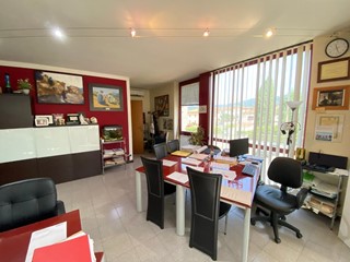 Ufficio in Vendita a Capannori, zona Marlia, 50'000€, 53 m²
