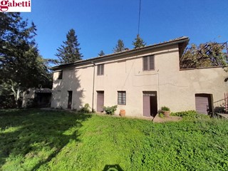 Casa Indipendente in Vendita a Casole d'Elsa, 390'000€, 480 m²