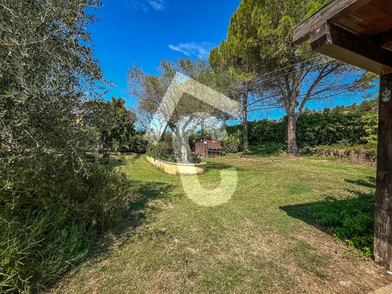 Appartamento in Vendita a Jesi, zona ZONA 2B, 340'000€, 310 m²