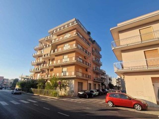 Trilocale in Vendita a Monopoli, zona PERIFERIA SUD, 265'000€, 136 m²