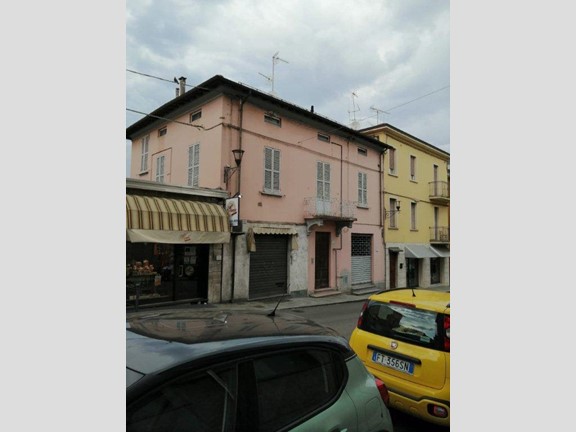 Attività commerciale in Vendita a Fornovo di Taro, 45'000€, 75 m²