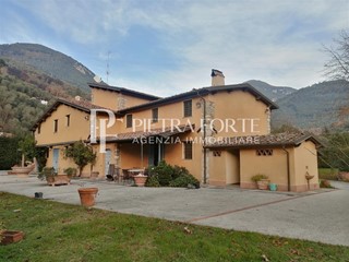 Casale in Vendita a Pietrasanta, zona Valdicastello Carducci, 3'000'000€, 470 m², arredato