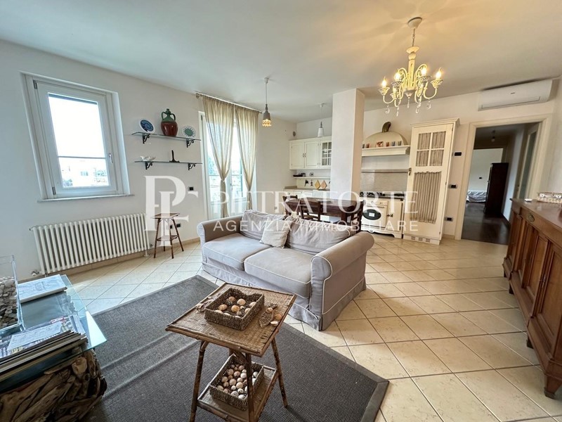 Quadrilocale in Vendita a Pietrasanta, 460'000€, 80 m², arredato, con Box