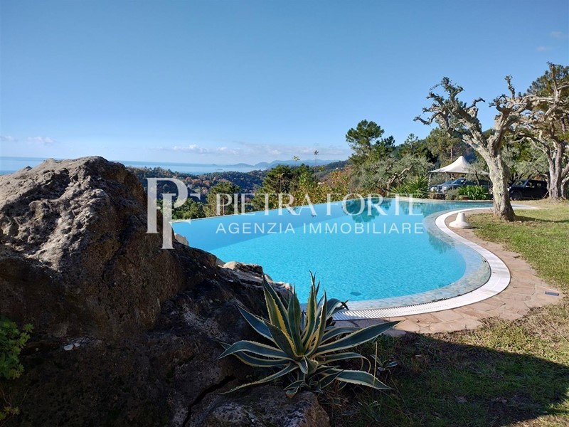 Villa in Vendita a Pietrasanta, zona Strettoia, 3'000'000€, 665 m²
