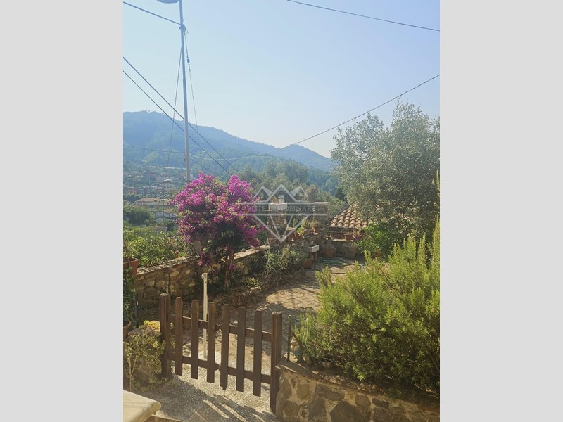 Casa Semi Indipendente in Vendita a Carrara, zona Fossola, 180'000€, 127 m², arredato