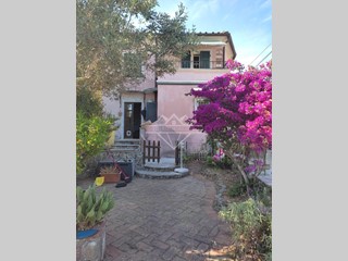 Casa Semi Indipendente in Vendita a Carrara, zona Fossola, 180'000€, 127 m², arredato