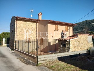 Casa di corte in Vendita a Pietrasanta, 645'000€, 143 m²