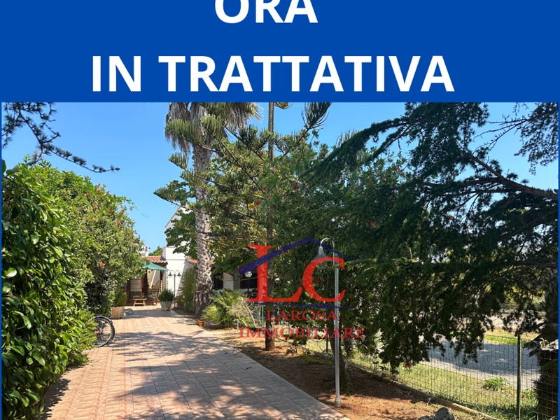 Appartamento in Vendita a Melendugno, zona Torre Dell'orso, 125'000€, 81 m²