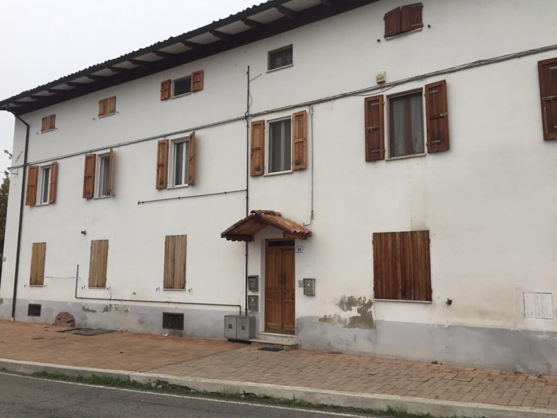 Appartamento in Vendita a Fornovo di Taro, zona Sivizzano, 85'000&euro;, 141 m²