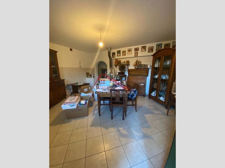 Quadrilocale in Vendita a Casciana Terme Lari, 175'000€, 154 m², arredato, con Box