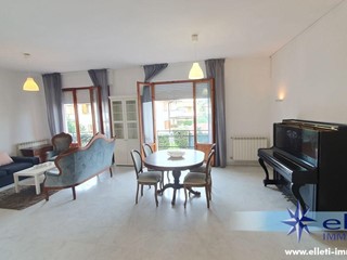 Appartamento in Vendita a Massa, zona Ronchi, 360'000€, 122 m², arredato