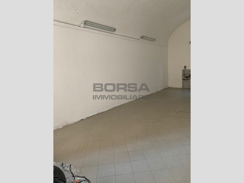 Capannone in Vendita a Livorno, 95'000&euro;, 72 m²