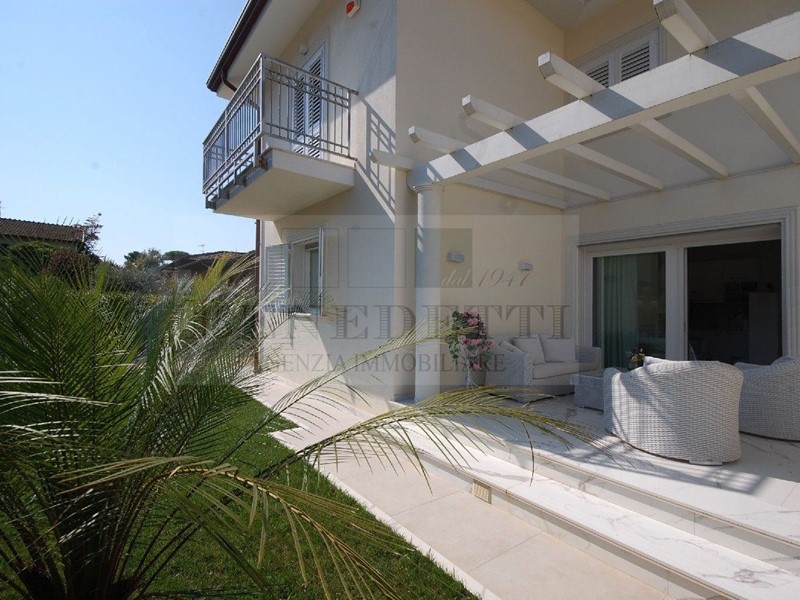 Casa Semi Indipendente in Vendita a Pietrasanta, zona Marina Di Pietrasanta, 1'300'000€, 160 m²