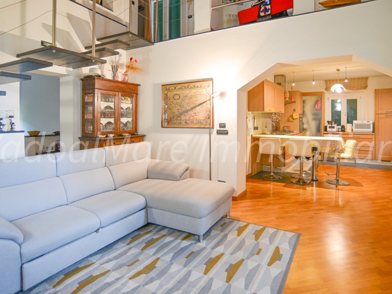 Appartamento in Vendita a Savona, 338'000€, 130 m², con Box