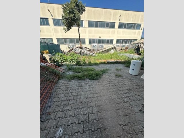 Capannone in Vendita a Massa, 350'000€, 350 m²