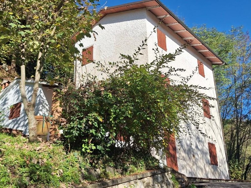 Casa Indipendente in Vendita a Bagni di Lucca, zona Riolo, 200'000€, 180 m², arredato