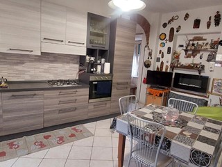 Trilocale in Vendita a Carrara, 68'000€, 60 m², arredato