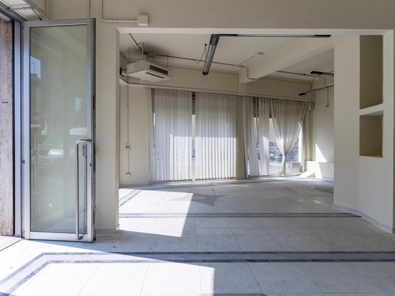 Negozio in Affitto a Empoli, 1'200&euro;, 75 m²