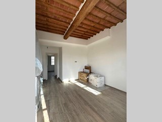 Bilocale in Vendita a Capannori, zona Lunata, 275'000€, 144 m²