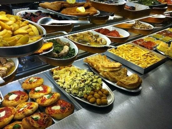 Attività commerciale in Vendita a Pontedera, 60'000€, 90 m²