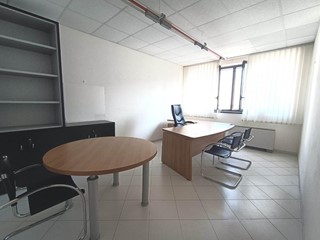 Ufficio in Vendita a Carrara, zona Avenza, 115'000€, 55 m²