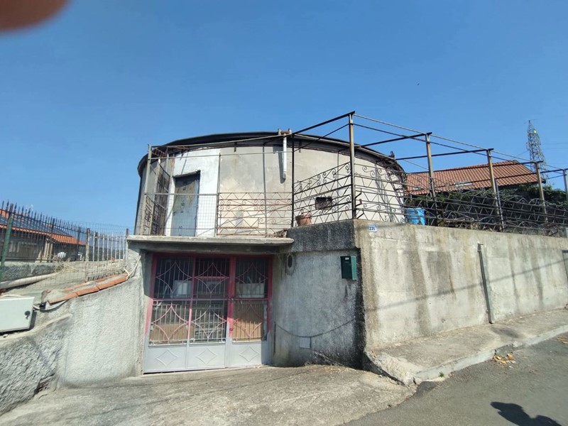 Casale in Vendita a Sanremo, 80'000€, 135 m²