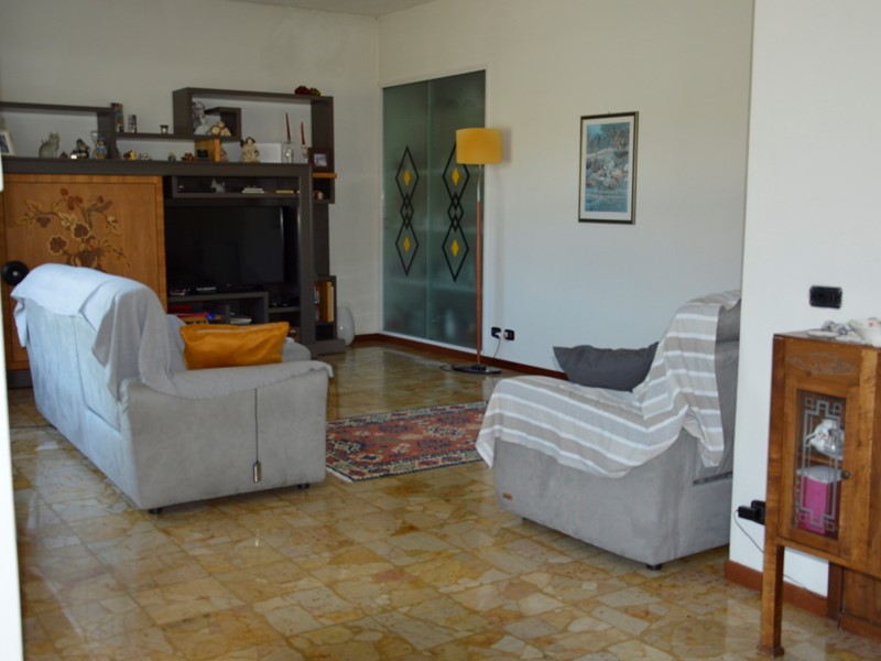 Casa Indipendente in Vendita a Lucca, zona farneta, 420'000€, 210 m²