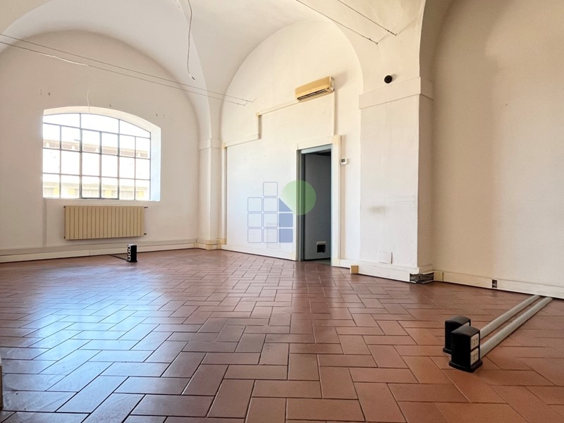 Ufficio in Affitto a Livorno, zona San Marco, 2'600€, 465 m²